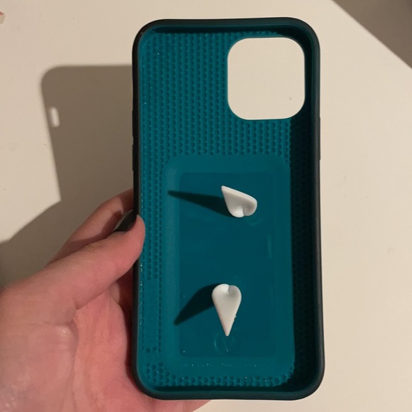 Loopy case - Picture 2 of 4